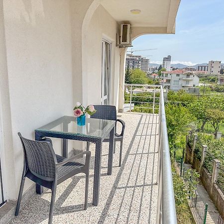 Gosa Apartments Bar Exterior foto