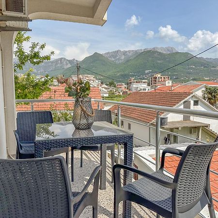 Gosa Apartments Bar Exterior foto